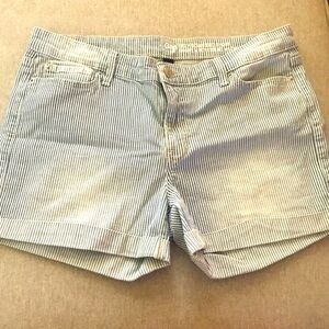 ☀️3/$10 Gap Boyfriend Shorts
☀️ 3 for $10